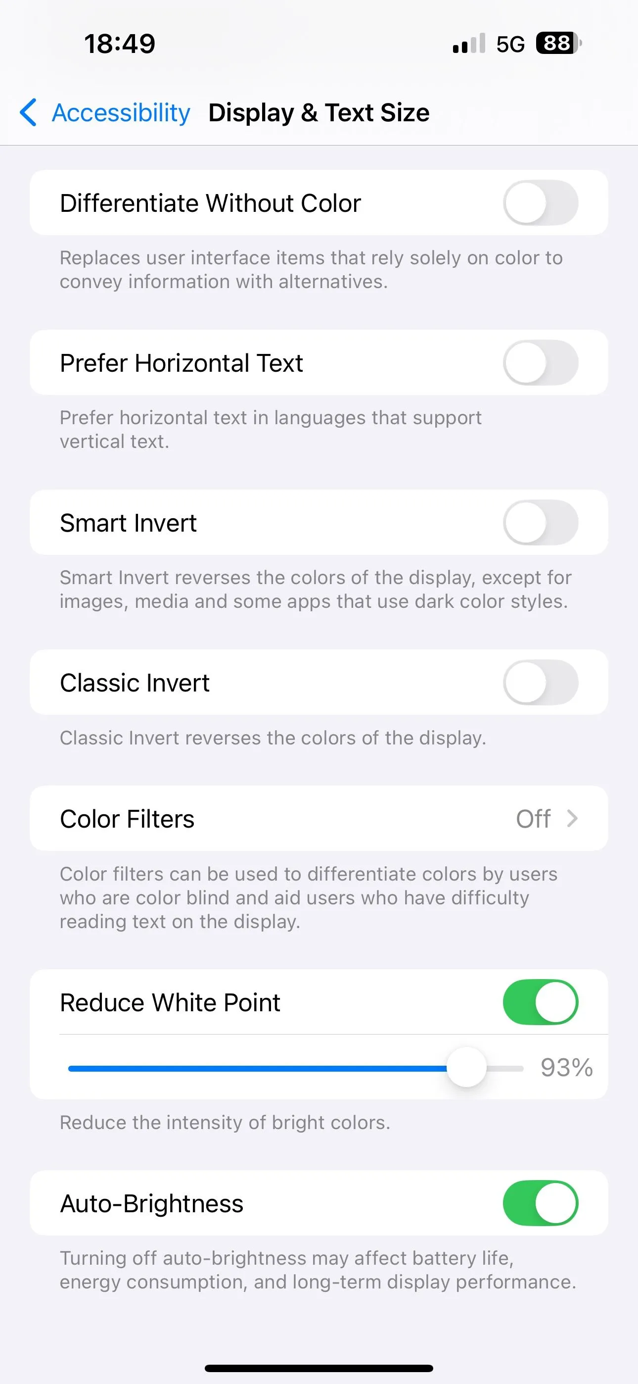 Bật tùy chọn Giảm điểm trắng (Reduce White Point) trong Cài đặt Trợ năng của iPhone.