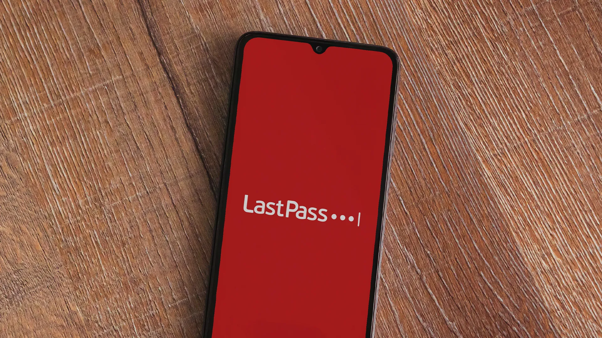 Biểu tượng LastPass trên màn hình điện thoại, minh họa các rủi ro bảo mật của trình quản lý mật khẩu đám mây.