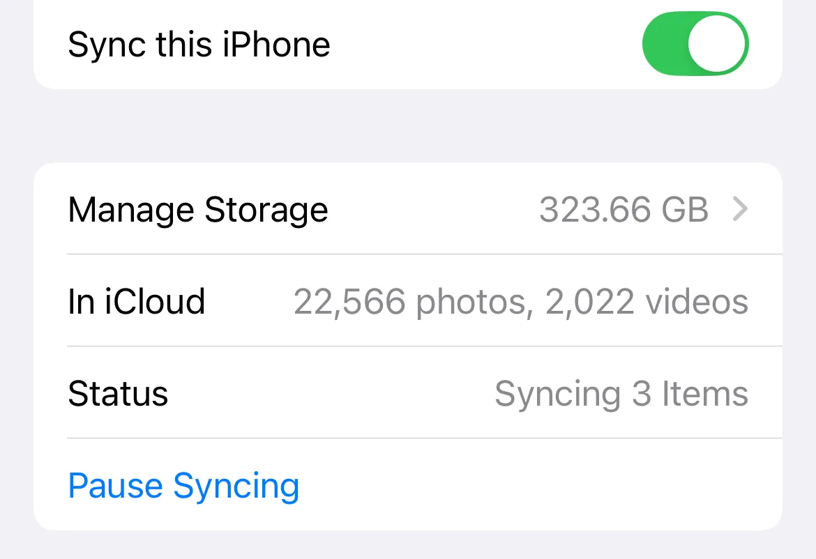 Cài đặt iCloud hiển thị tùy chọn &quot;Ảnh iCloud&quot; được bật và chế độ &quot;Tối ưu hóa dung lượng iPhone&quot;.