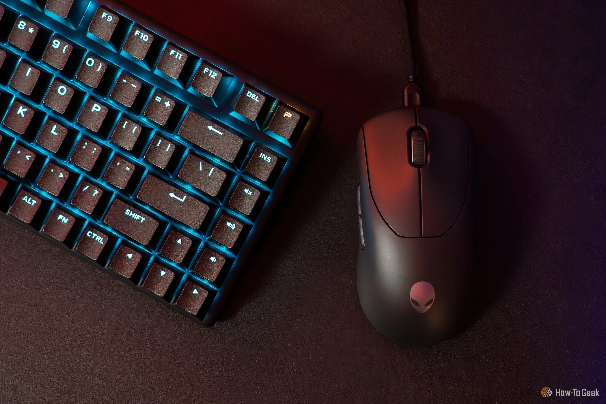 Chuột gaming Alienware Pro Wireless và bàn phím gaming cao cấp