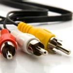 Dây cáp composite (đỏ, trắng, vàng) dùng để kết nối Nintendo Wii với TV cũ.