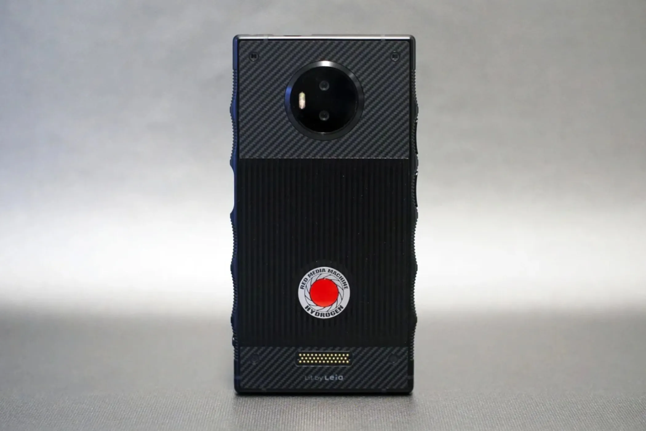Điện thoại RED Hydrogen One với màn hình holographic 4V đang hiển thị