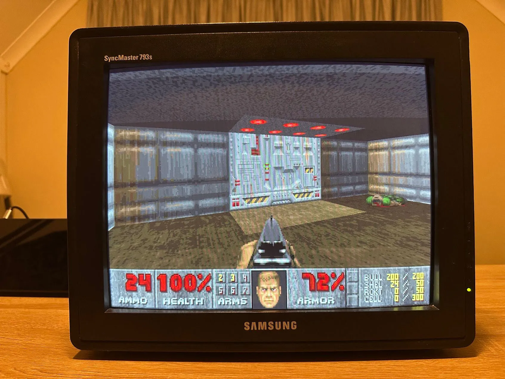 Game DOOM được hiển thị trên màn hình CRT mang lại trải nghiệm chân thực