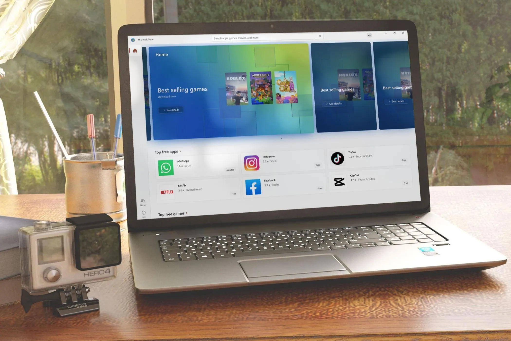 Giao diện Microsoft Store đang mở trên laptop, sẵn sàng để tải ứng dụng