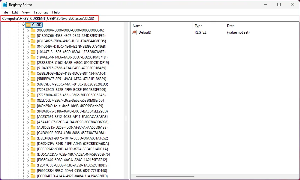 Giao diện Registry Editor sau khi điều hướng đến khóa CLSID.