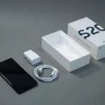 Hình ảnh điện thoại Samsung Galaxy S20 FE và các phụ kiện nguyên bản như hộp, cáp sạc, sách hướng dẫn, minh họa tầm quan trọng của việc giữ bộ sản phẩm đầy đủ khi bán điện thoại cũ.