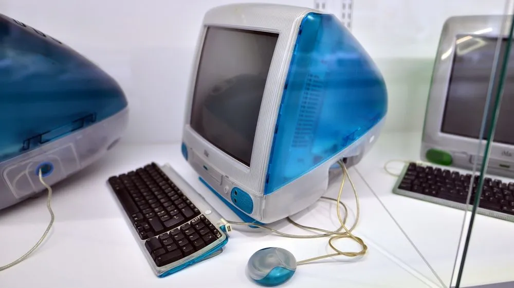 iMac G3 màu xanh ngọc trong suốt, biểu tượng đã cứu Apple khỏi bờ vực phá sản