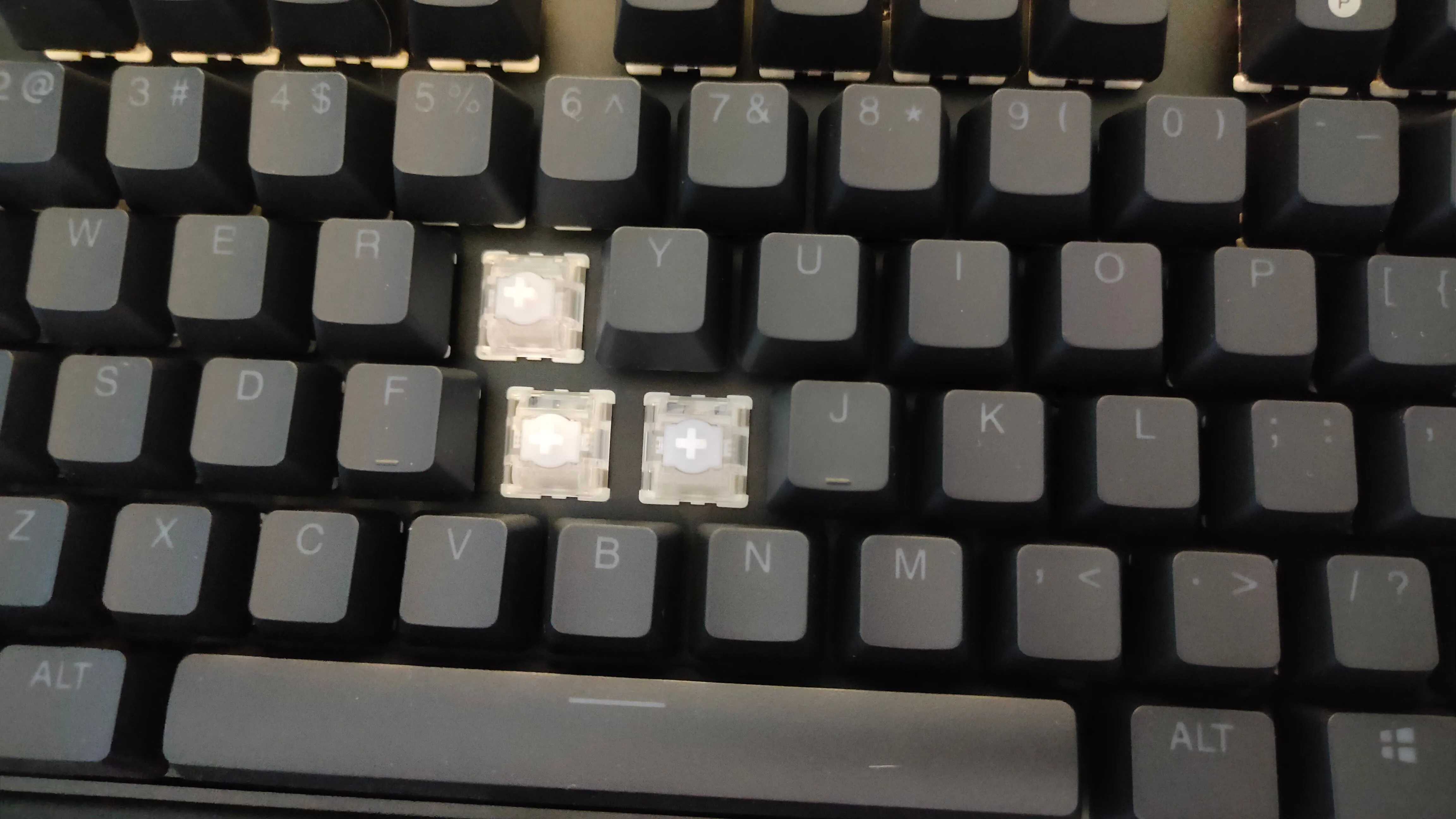 Keycap HTG được tháo từ switch Gateron Hall Effect trên SteelSeries Apex Pro Gen 3 TKL Wireless