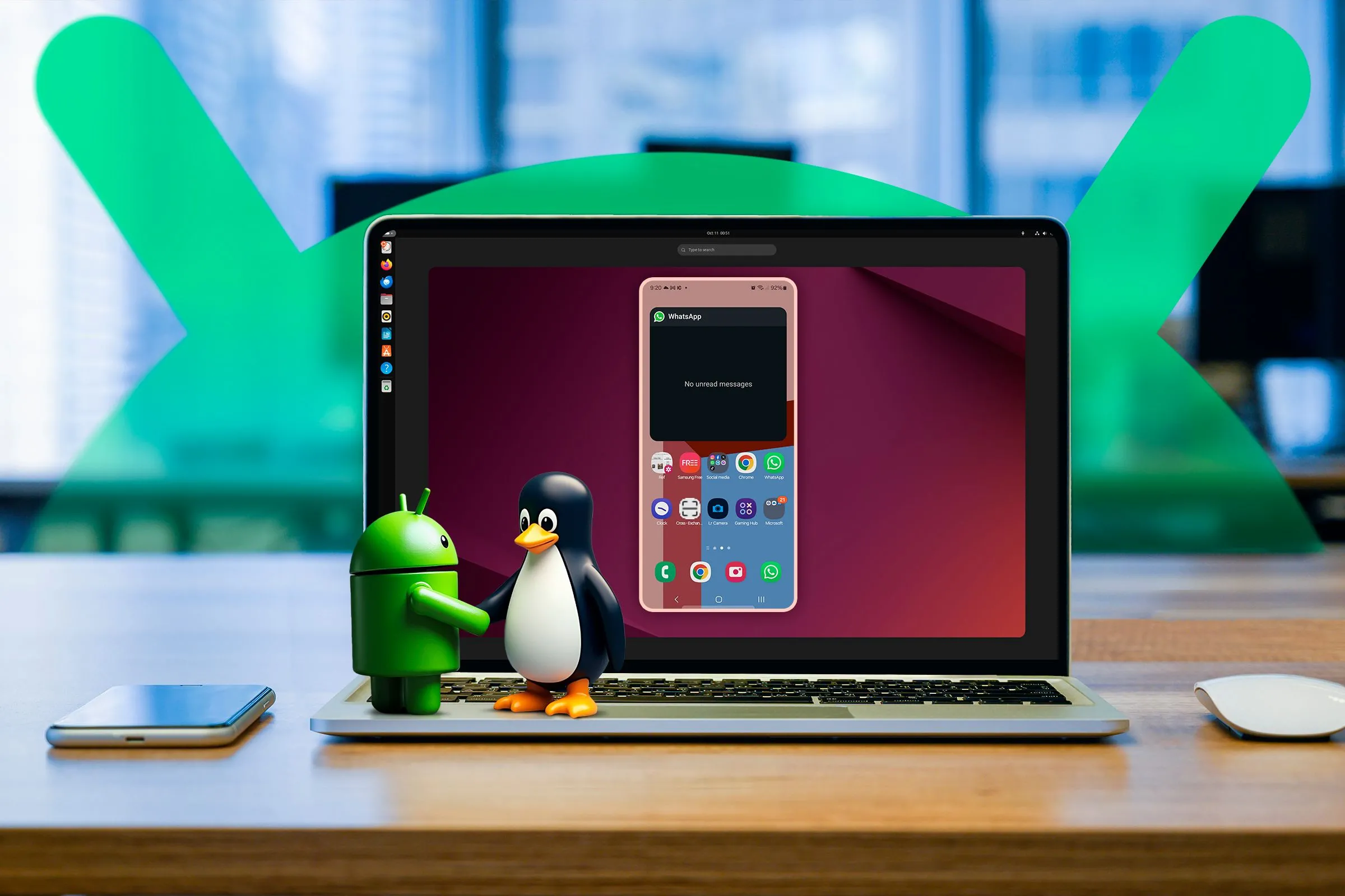 Laptop chạy Ubuntu phản chiếu màn hình Android, linh vật Android và Linux bắt tay thể hiện sự kết hợp công nghệ