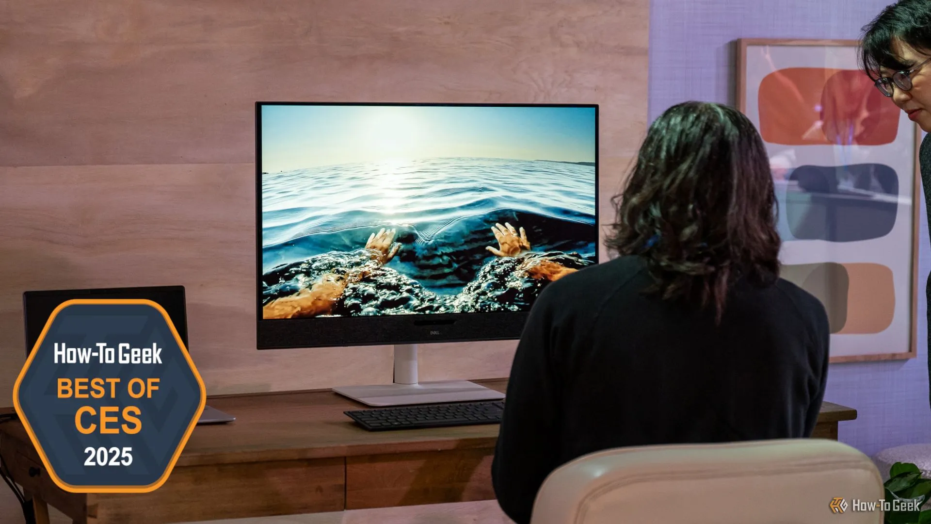 Màn hình Dell UltraSharp 27 4K Thunderbolt Hub hiển thị video sắc nét.