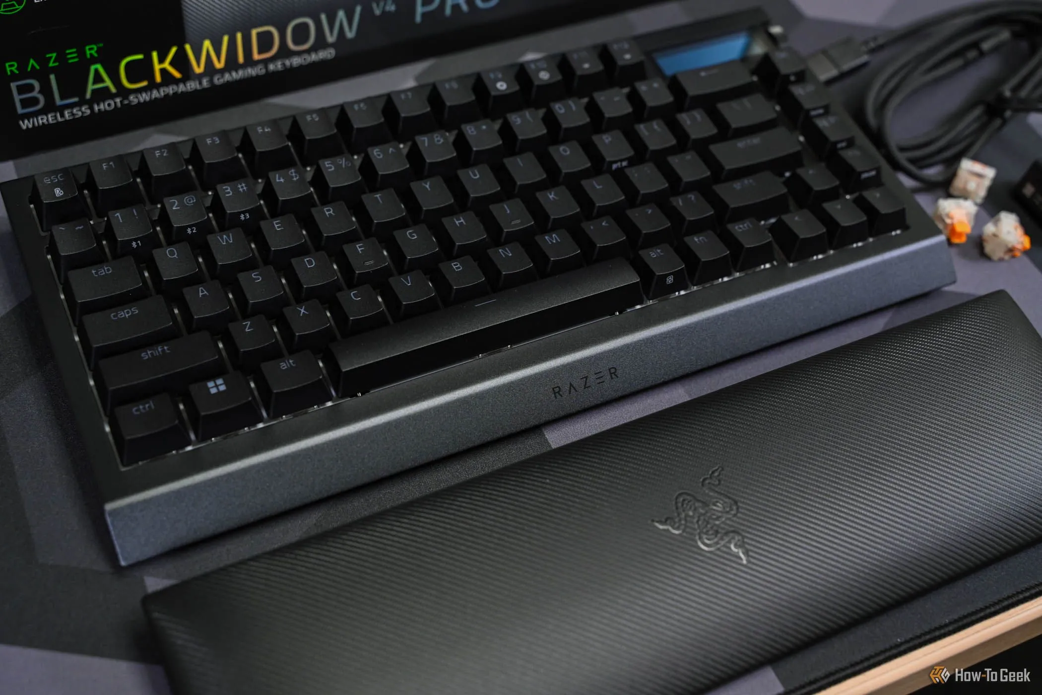 Miếng kê cổ tay dưới bàn phím cơ Razer BlackWidow V4 Pro 75%