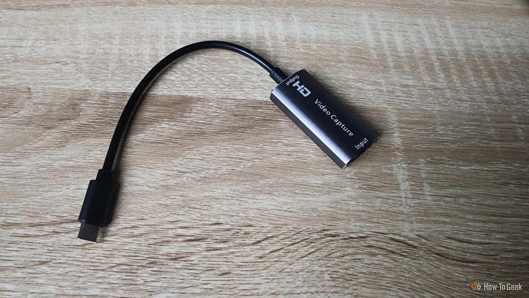 Một thiết bị thu video USB phổ biến dùng để kết nối nguồn phát hình ảnh.