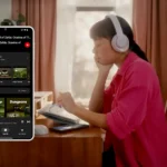 Người dùng trải nghiệm ứng dụng Nintendo Switch Online với tai nghe, nghe nhạc The Legend of Zelda Ocarina of Time