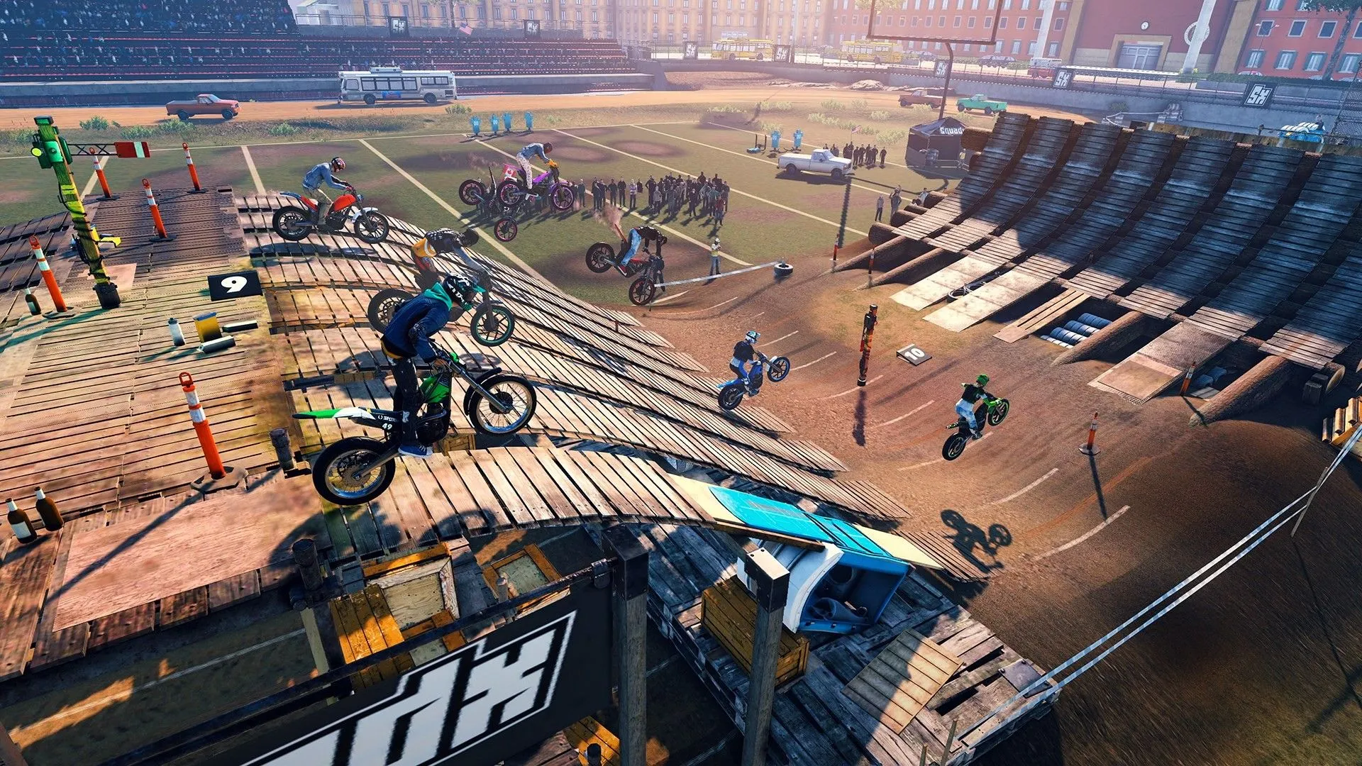 Nhiều tay đua đang vượt chướng ngại vật trên đường đua dốc trong tựa game Trials.