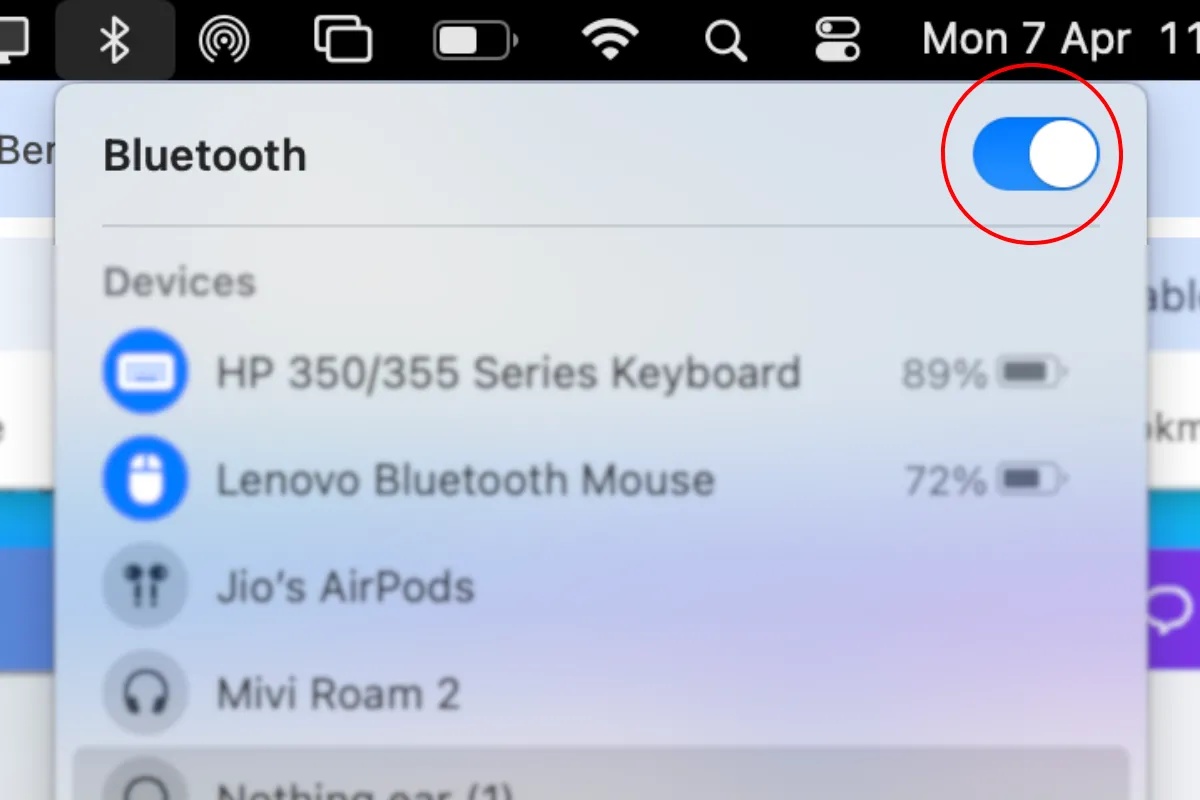 Nút chuyển đổi trạng thái Bluetooth trên thanh menu MacBook.