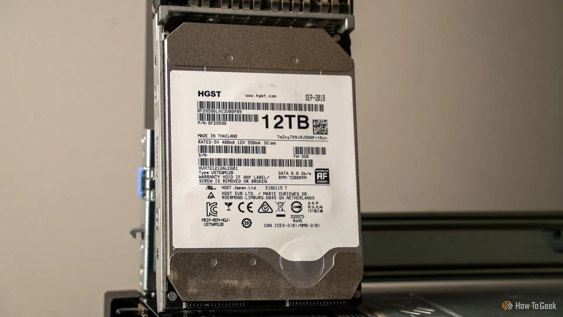 Ổ cứng HGST 12TB Helium, thường được dùng làm ổ parity trong hệ thống Unraid
