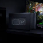 Razer Core X Chroma, một khung eGPU (external GPU enclosure) trên bàn làm việc, thể hiện sự gọn gàng cho giải pháp card đồ họa ngoài.