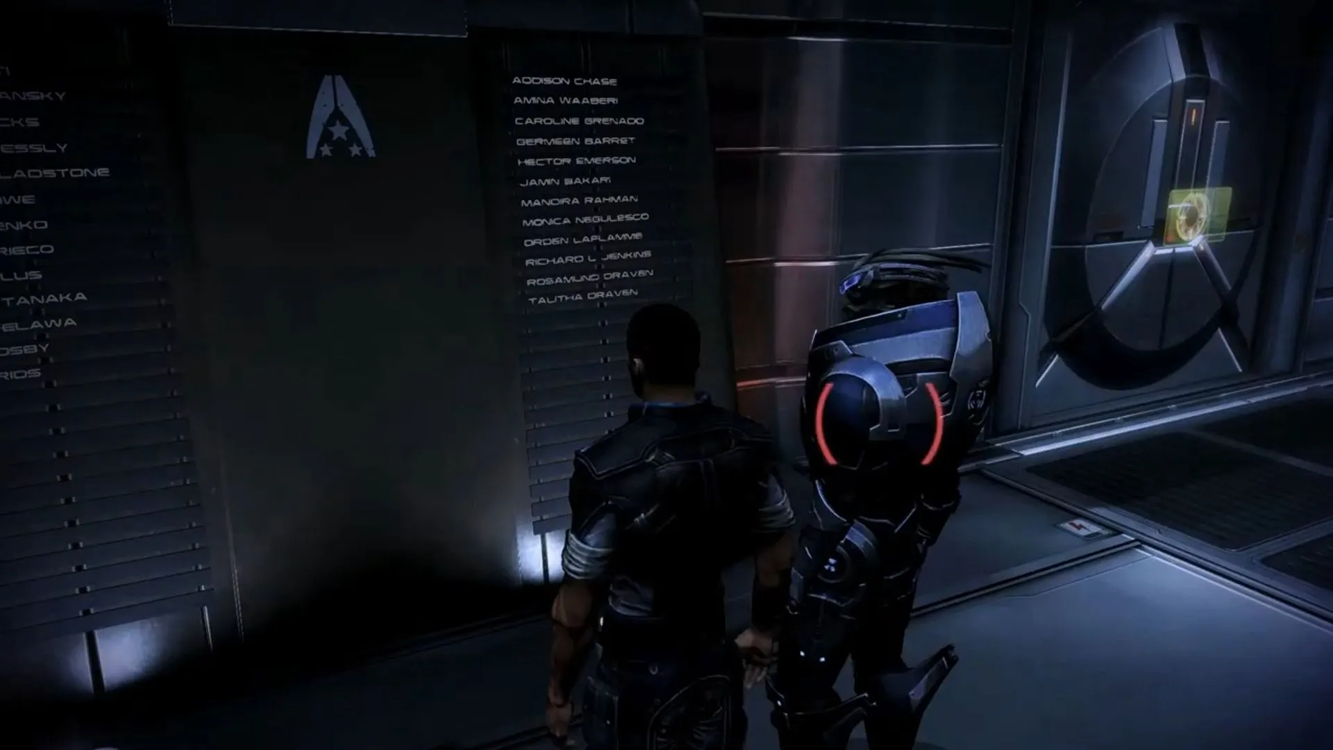 Shepard và Garrus tại bức tường tưởng niệm trong Mass Effect 3, gợi nhớ về những lựa chọn và hậu quả trong hành trình game.