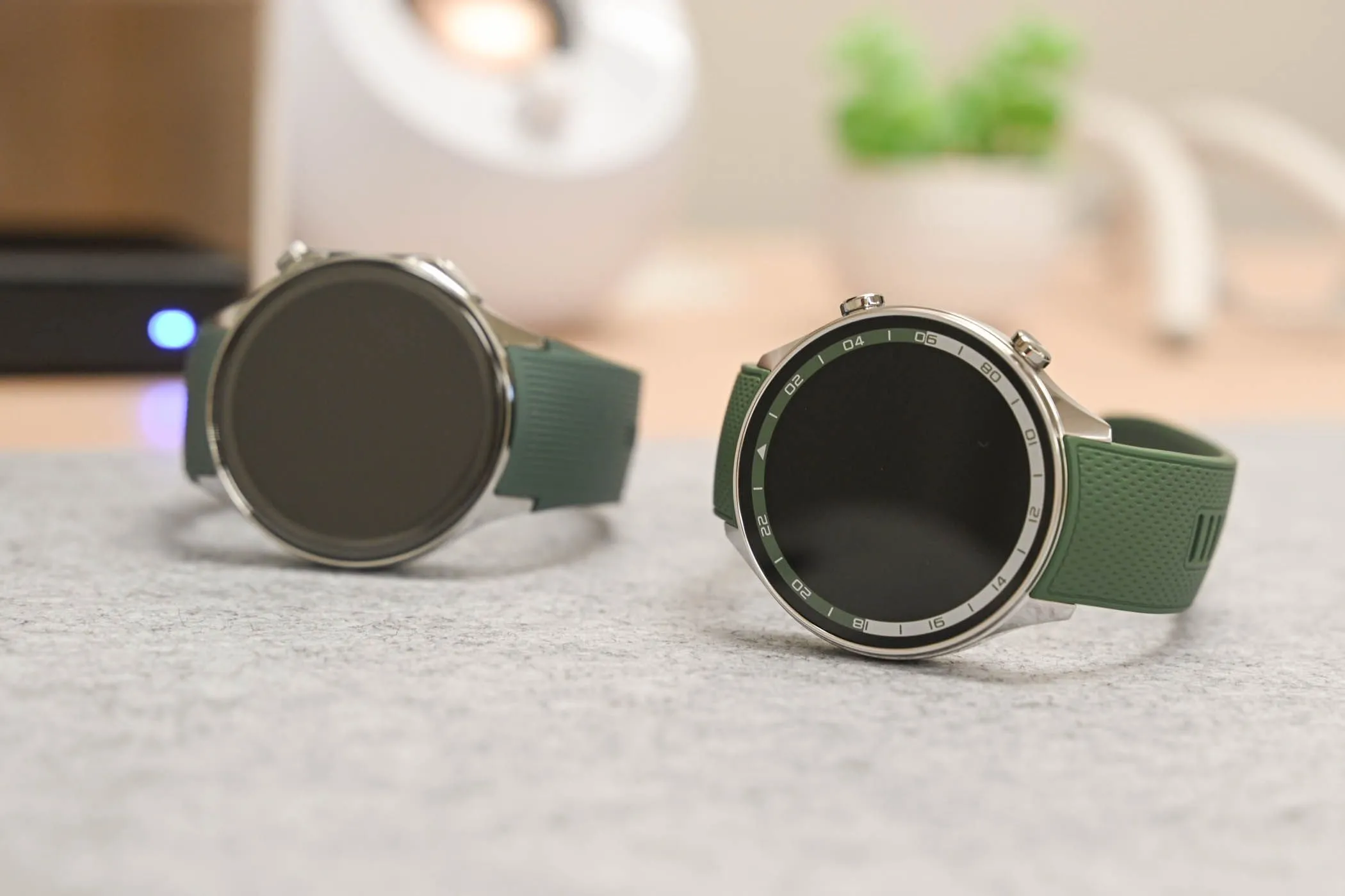 So sánh thiết kế giữa OnePlus Watch 2R và OnePlus Watch 2