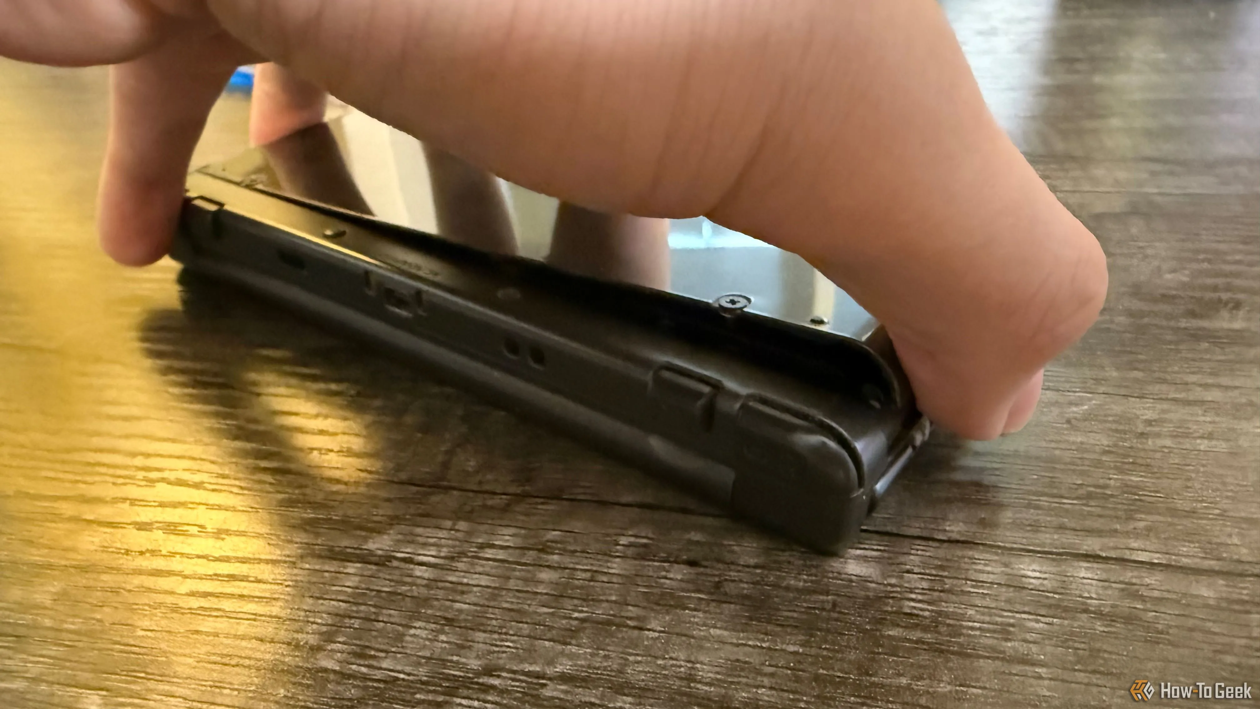 Thao tác tháo nắp lưng New Nintendo 3DS XL