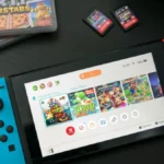 Thiết bị console Nintendo Switch với thẻ nhớ game, cho phép quản lý dữ liệu lưu game dễ dàng.