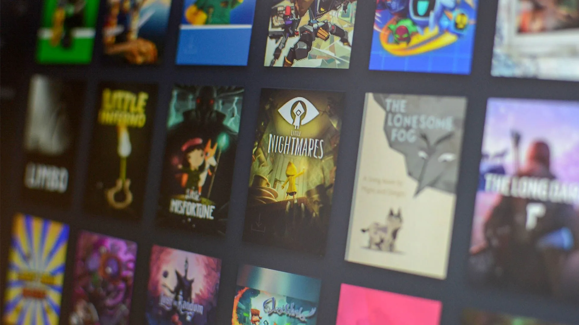Thư viện game Steam với nhiều tựa game đa dạng, thể hiện xu hướng số hóa và sự suy giảm của game vật lý.