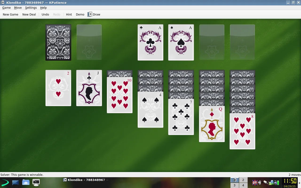 Trò chơi KPatience (solitaire) đang chạy trên EXE GNU/Linux, minh họa khả năng cài đặt phần mềm