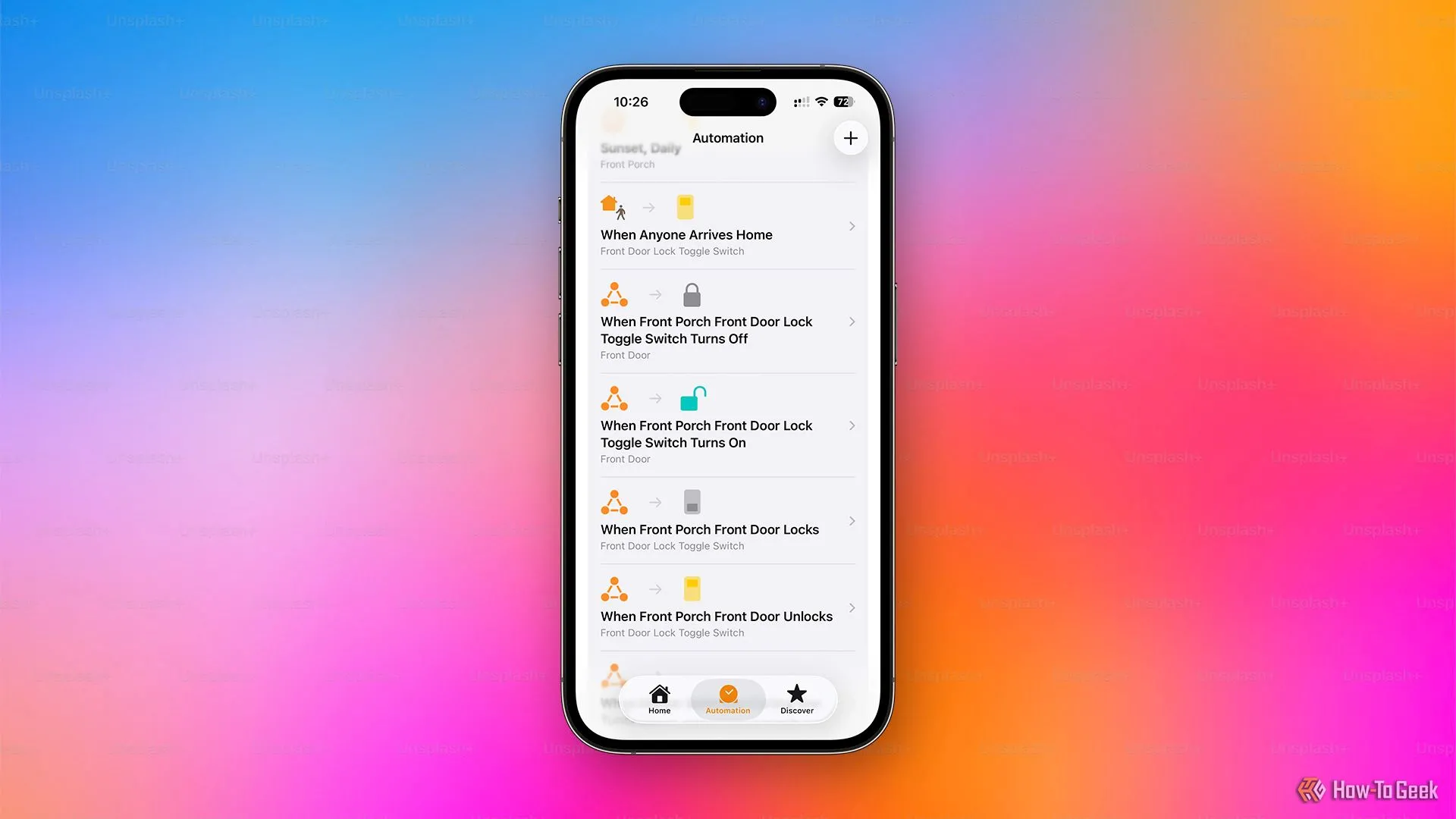 Ứng dụng Apple HomeKit hiển thị các tự động hóa được thiết lập để tự động mở khóa cửa khi về nhà.
