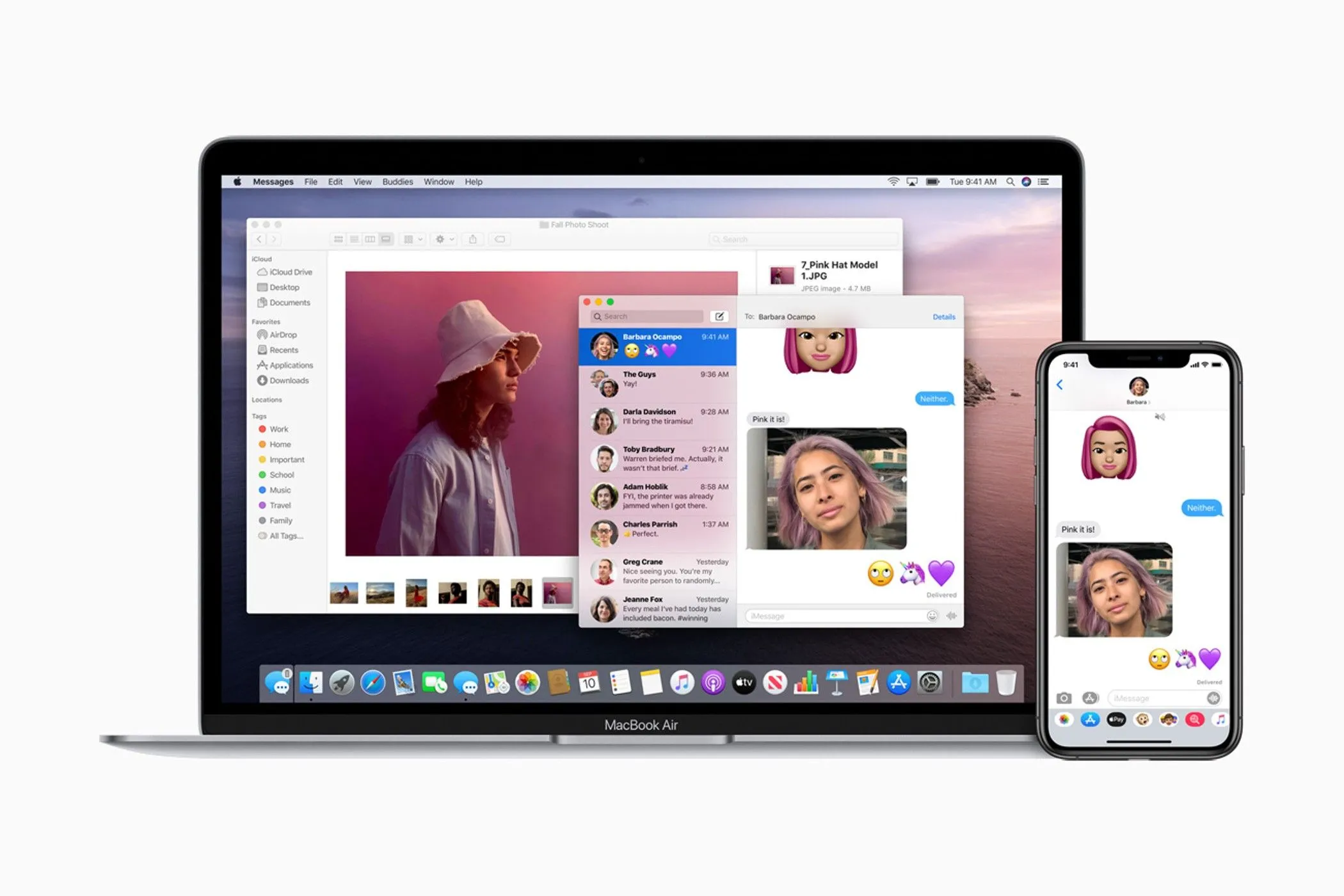 Apple MacBook Air hiển thị giao diện chat và thư viện ảnh, bên cạnh một chiếc iPhone đang hiển thị màn hình chat