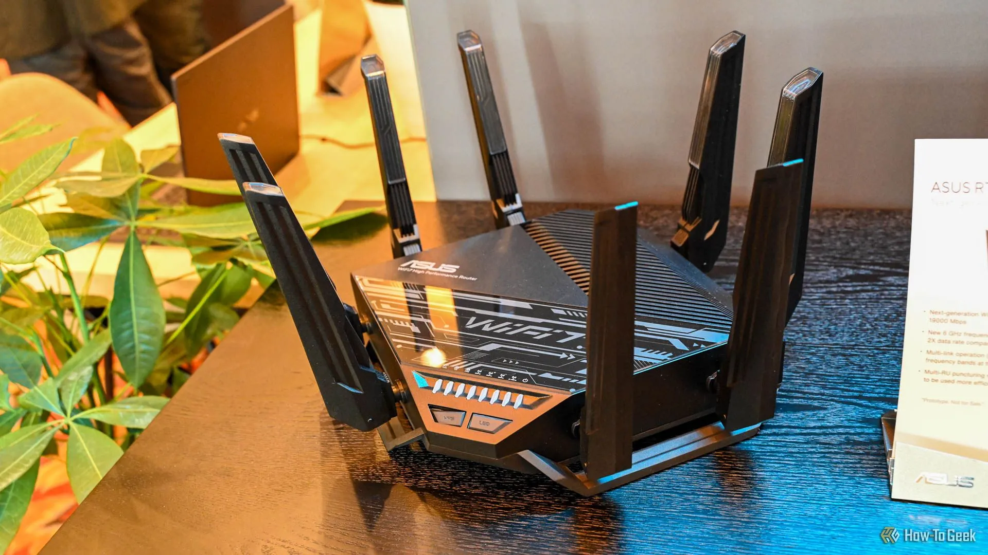 Bộ định tuyến ASUS Wi-Fi 7 mới nhất, biểu tượng của kết nối internet không dây hiện đại.