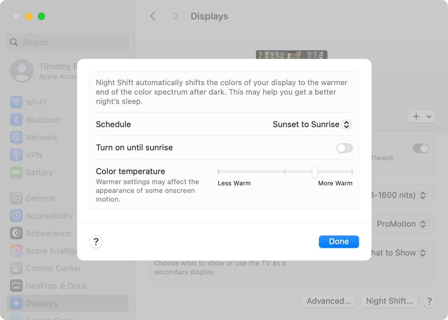 Cài đặt Night Shift trong macOS hiển thị tùy chọn điều chỉnh nhiệt độ màu màn hình sang tông ấm hơn vào ban đêm, giúp bảo vệ mắt.