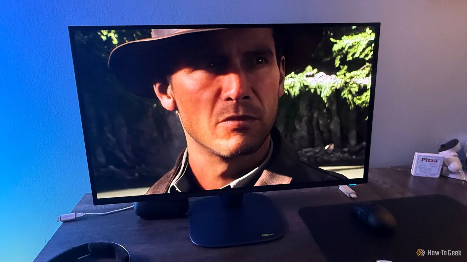 Cảnh phim Indiana Jones trên màn hình QD-OLED 4K Alienware 27 inch, chất lượng cao