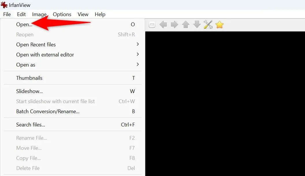 Chọn File &gt; Open để mở ảnh trong phần mềm IrfanView