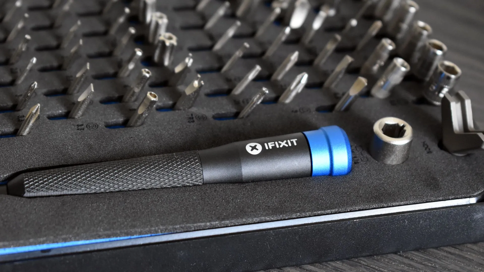 Công cụ kiểm tra tương thích linh kiện của iFixit