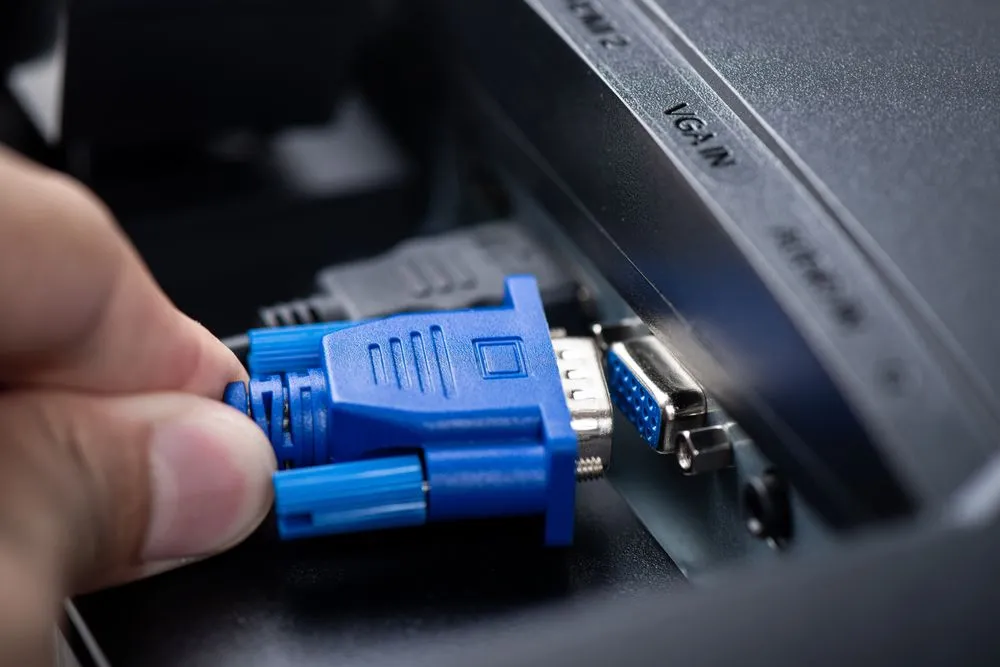 Cổng kết nối VGA (Video Graphics Array) màu xanh dương, chuẩn cũ để truyền tín hiệu analog.