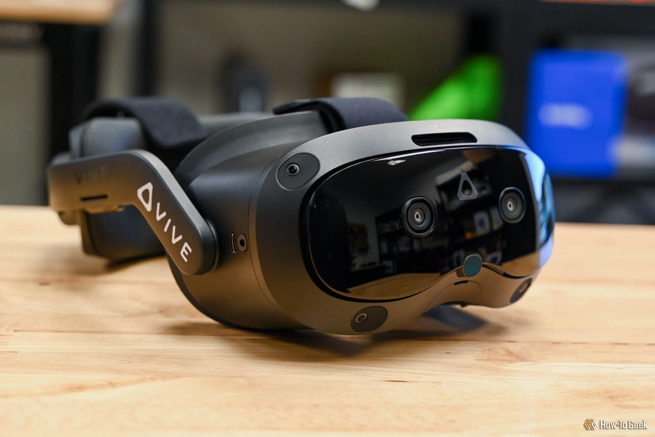 Cụm camera và cảm biến trên tai nghe VR HTC Vive Focus Vision