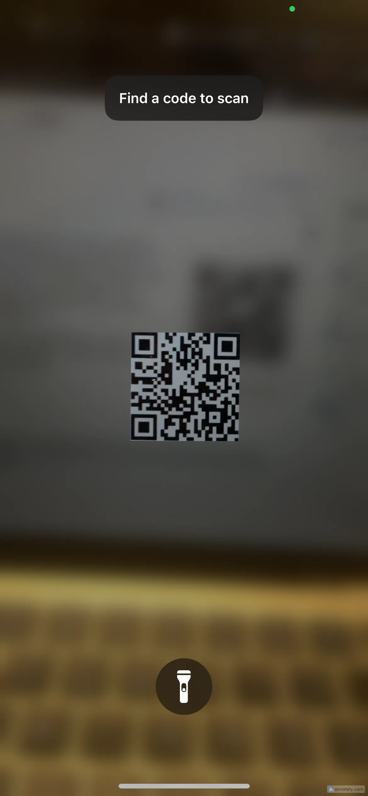Giao diện ứng dụng Code Scanner trên iPhone đang quét mã QR
