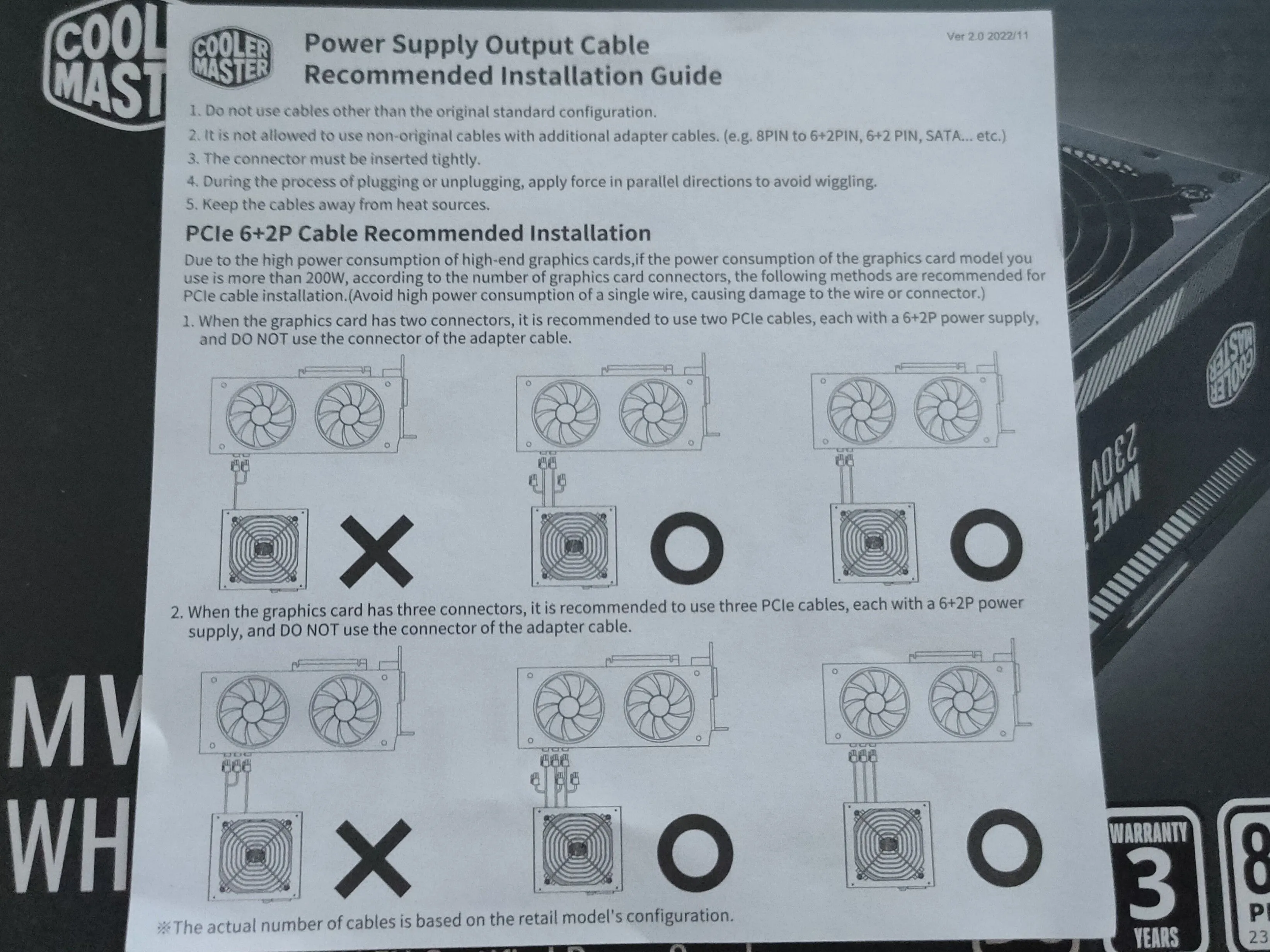 Hướng dẫn kết nối cáp nguồn từ bộ nguồn Cooler Master đến card đồ họa một cách chính xác.