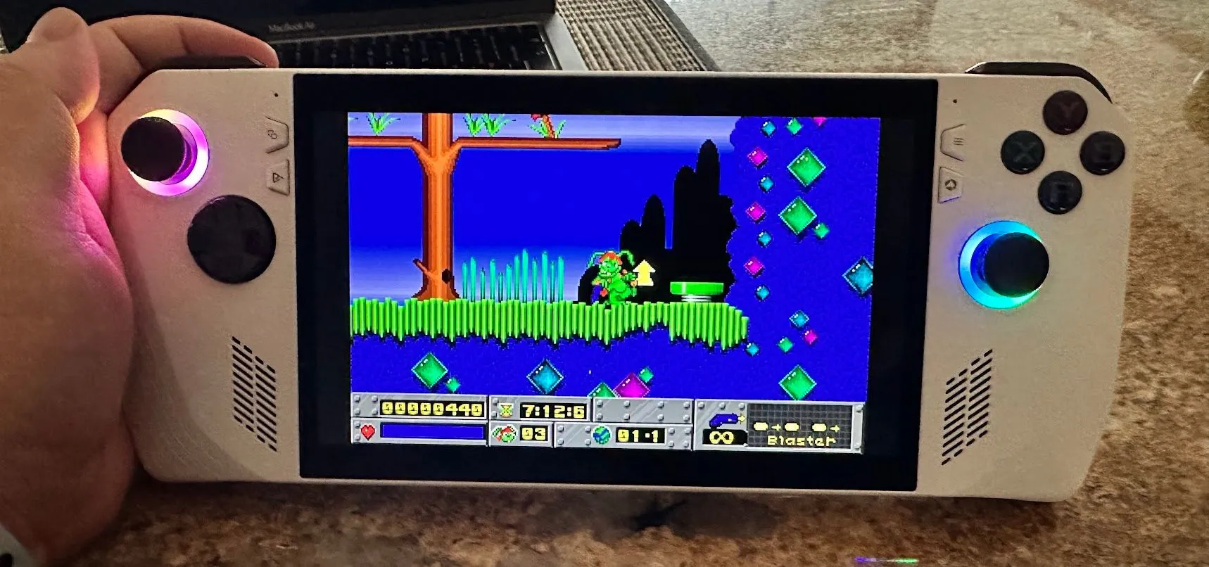 Jazz Jackrabbit trên ROG Ally, một game platformer nổi tiếng với âm nhạc sống động
