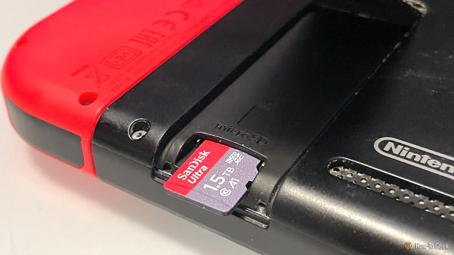 Khe cắm thẻ nhớ microSD Express trên console Nintendo Switch 2