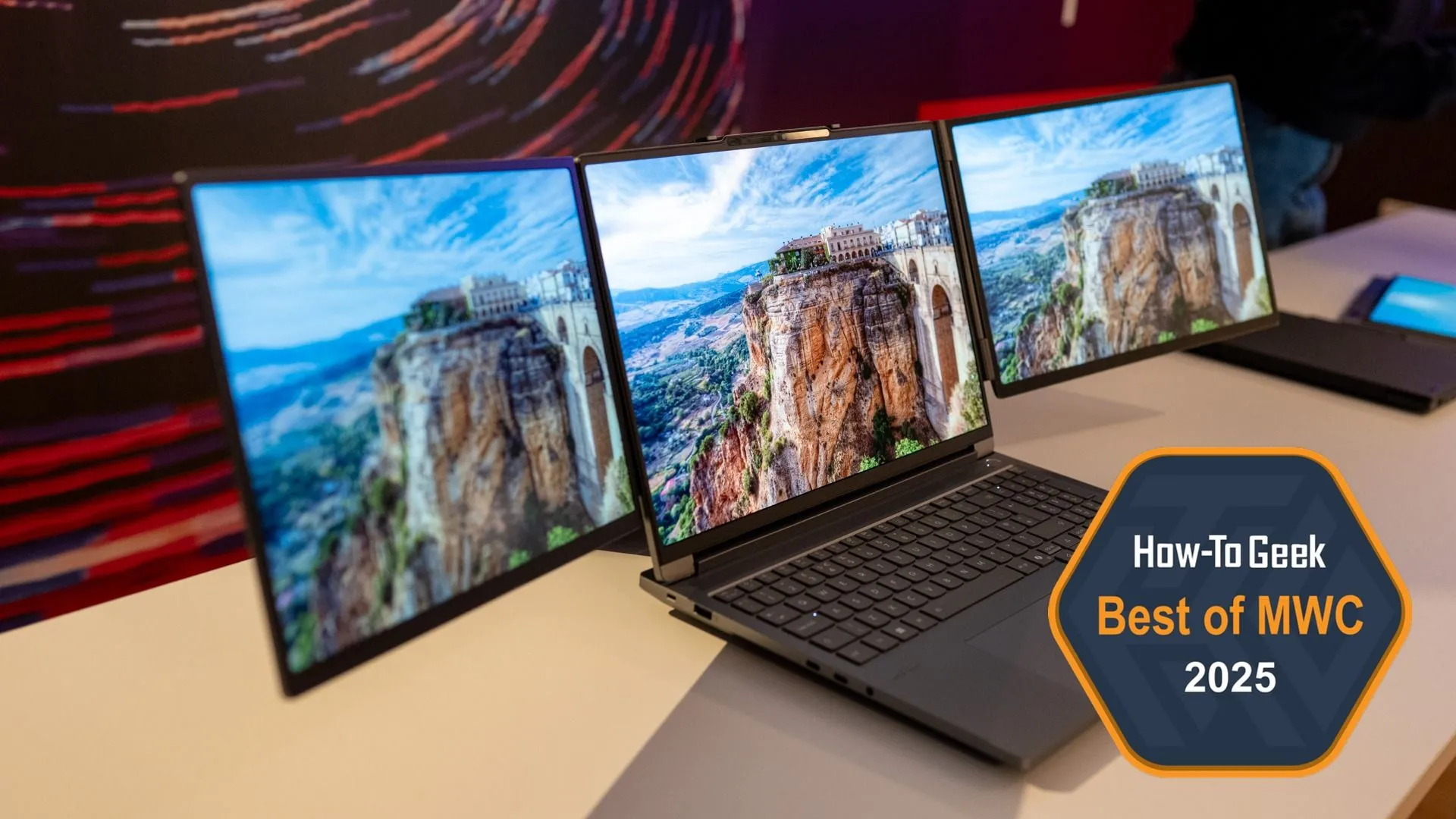 Laptop Lenovo kèm màn hình phụ Magic Bay Dual Display tăng cường năng suất.
