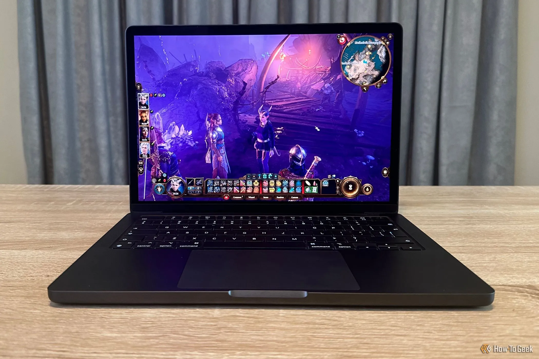 MacBook Pro M4 Pro chạy game Baldur's Gate 3, minh họa hiệu năng Apple Silicon