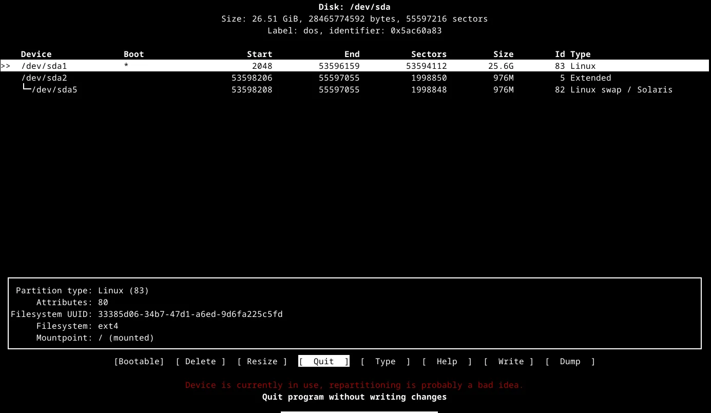 Màn hình cfdisk trong terminal Linux, hiển thị giao diện phân vùng thân thiện