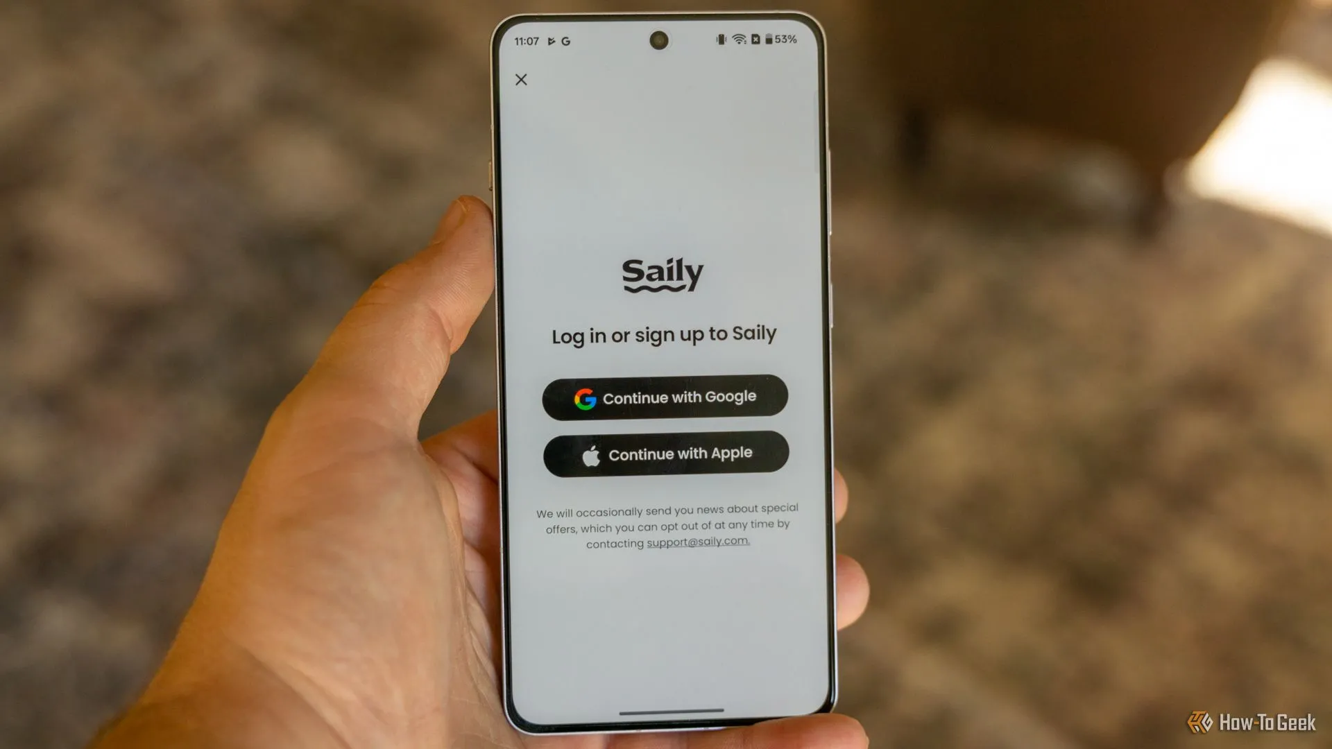 Màn hình đăng nhập ứng dụng Saily eSIM trên điện thoại Android, minh họa quá trình thiết lập.