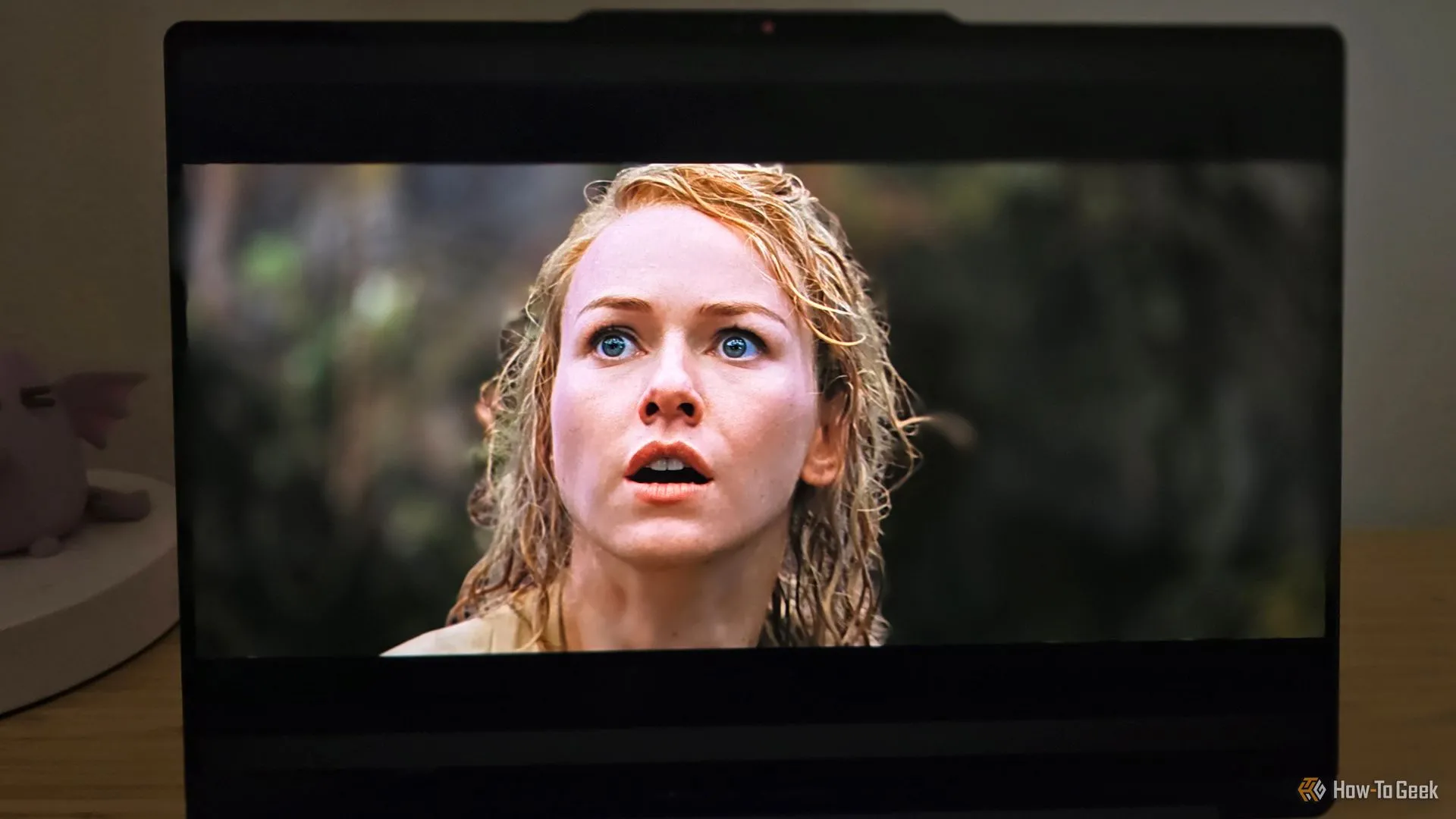 Màn hình Lenovo Yoga 9i 2-in-1 Gen 10 Aura Edition hiển thị cảnh phim King Kong năm 2005