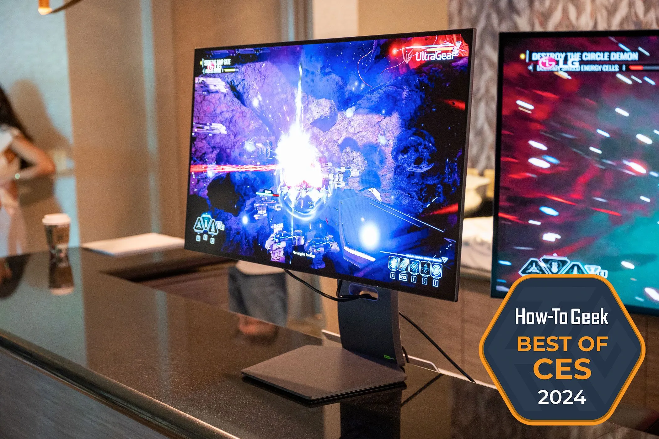 Màn hình LG 32 inch Ultragear Dual Mode OLED tại CES 2024, minh họa cho sự phát triển của công nghệ màn hình OLED.