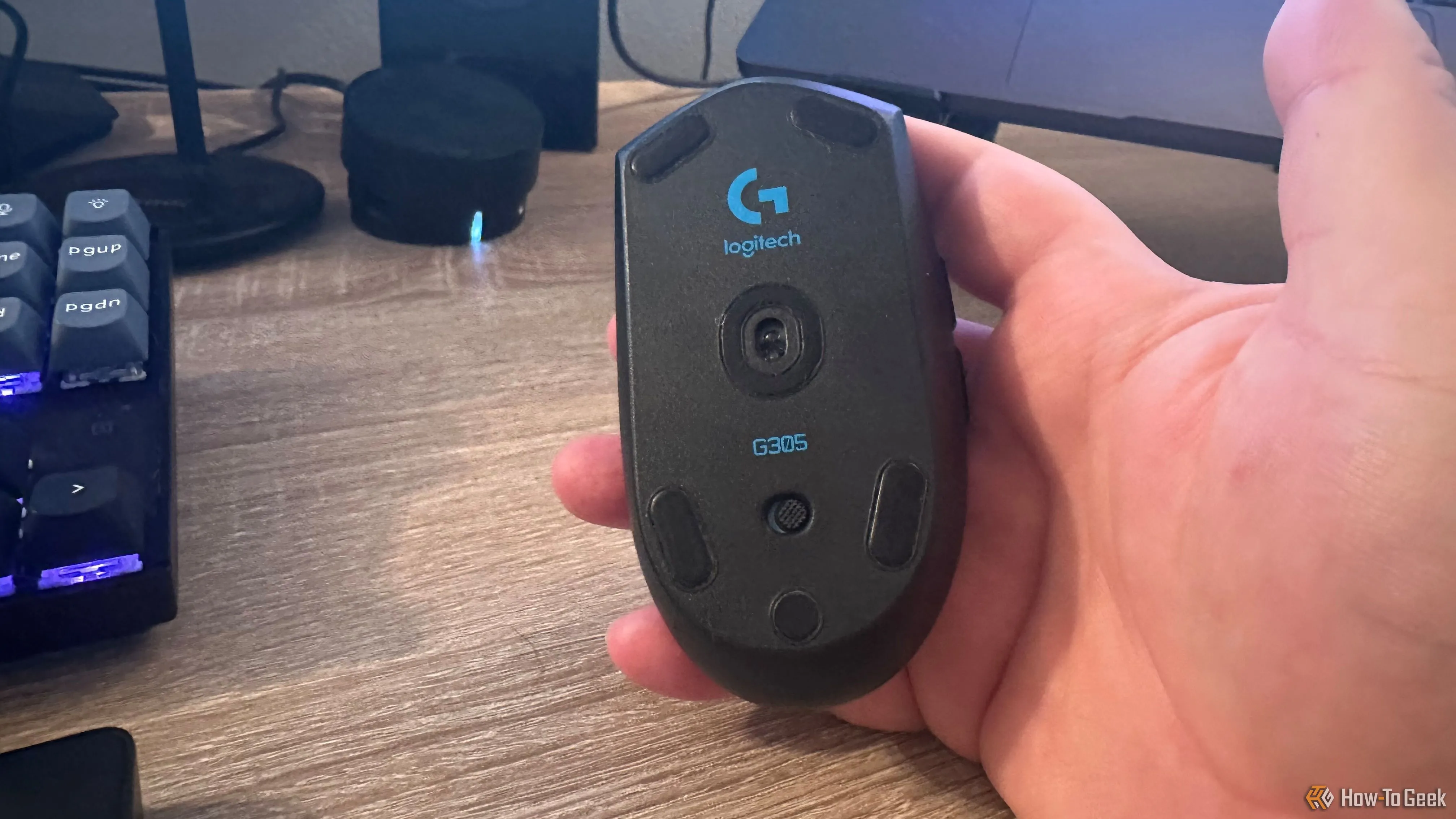 Mặt dưới của chuột gaming Logitech G305 Lightspeed