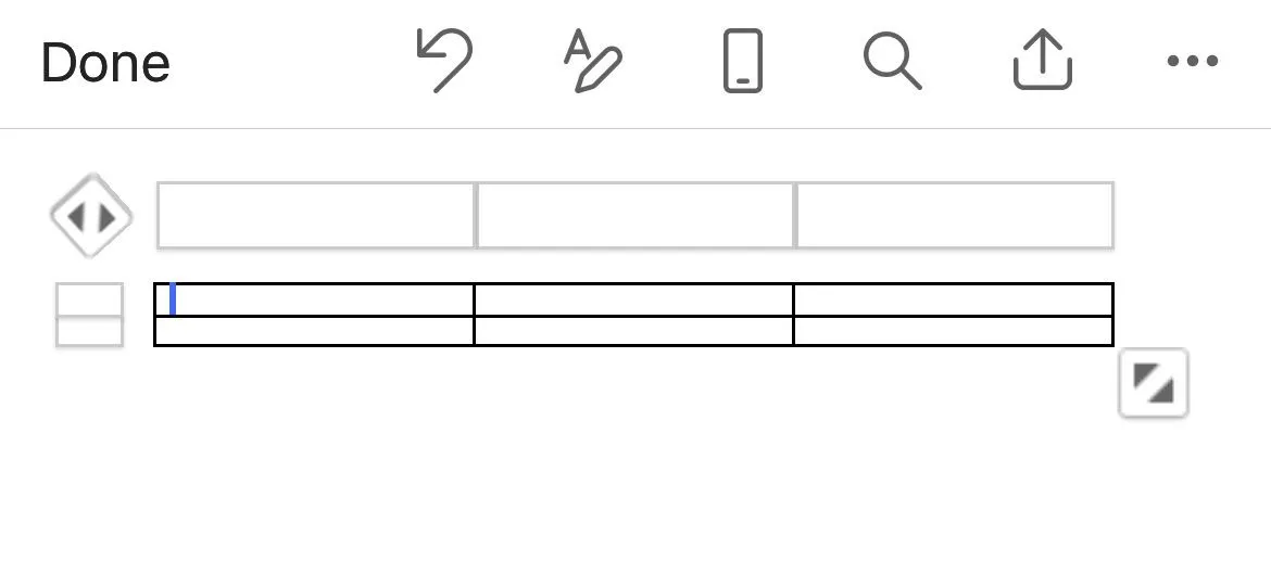 Một bảng mới được chèn vào tài liệu trong ứng dụng Microsoft Word Mobile.