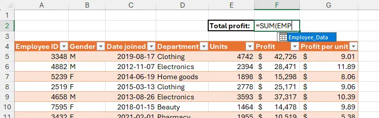 Một tooltip trong Excel với tên bảng được thêm vào công thức.