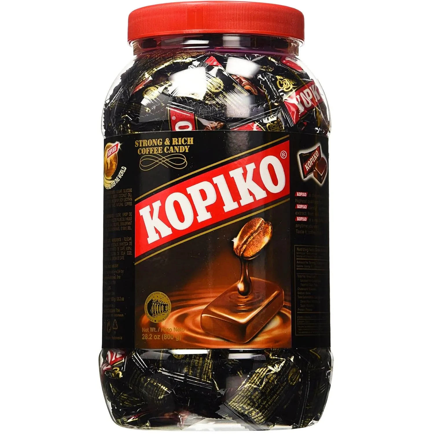 Một viên kẹo Kopiko với những viên kẹo nhỏ vị cà phê bên trong, đặt trên nền trắng, thể hiện sự tiện lợi của nguồn caffeine tức thì.